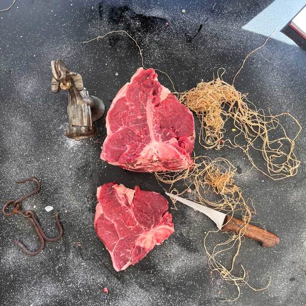 Porterhouse Steak Prime 1 Kg, BMS 3-4, Grade Quality A3  (1)